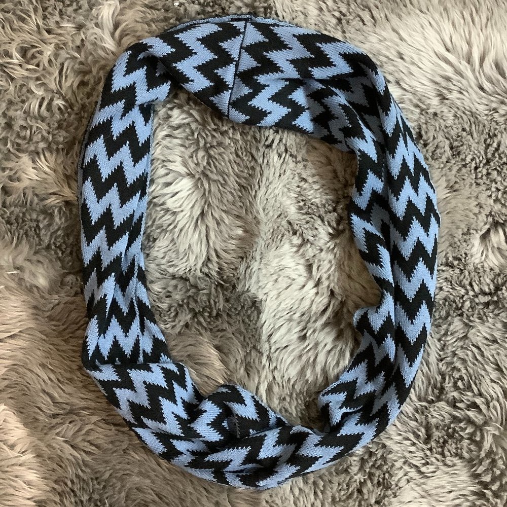 Women's Fashion Infinity Scarf | Zig Zag Pattern | Blue & Black | One Size